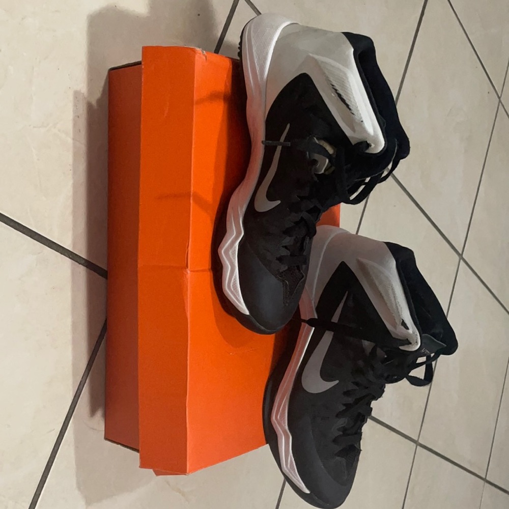 Hyper quick basketball shoes